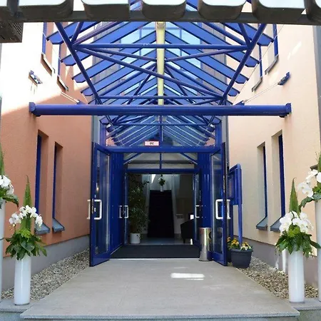 Ambassador Hotel 3*